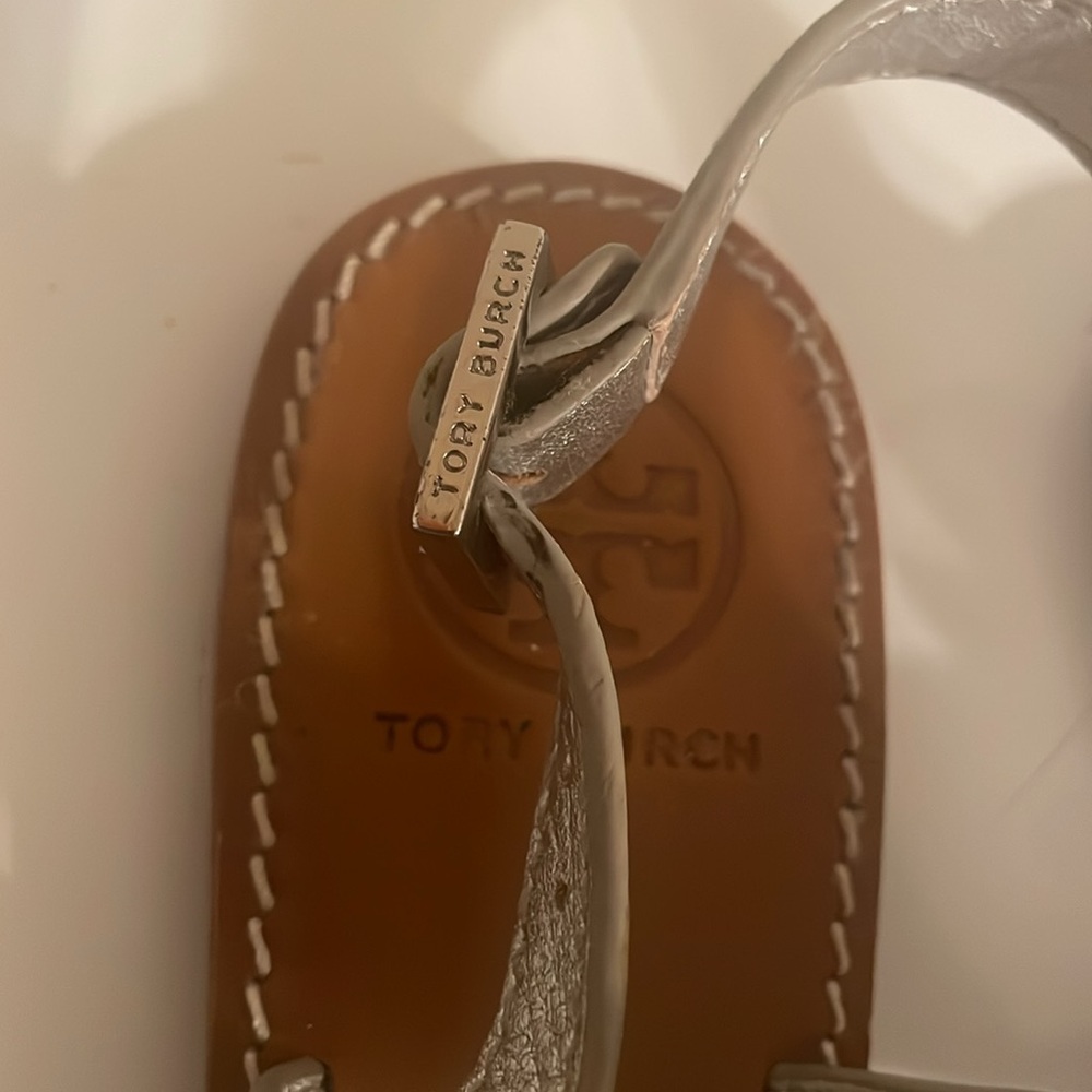 Tory Burch Silver Metallic Thong Sandal size 6.5 - Picture 3 of 6